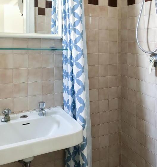 اتاق اکونومی, Alba B&b