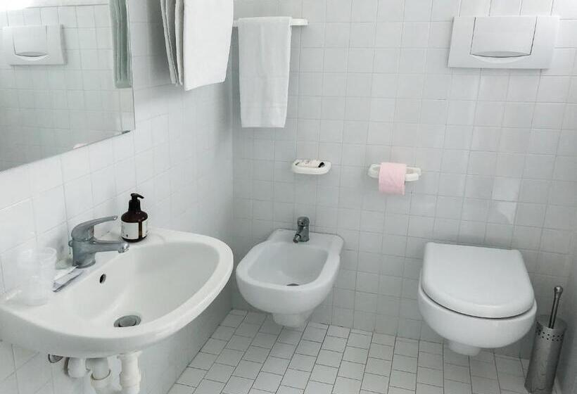 スタンダードトリプルルーム, Alba B&b