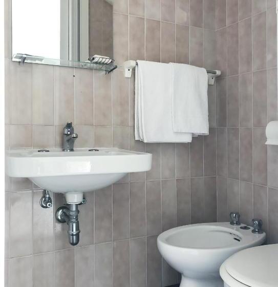 اتاق استاندارد سه نفره, Alba B&b