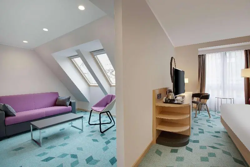 Suite King Bed