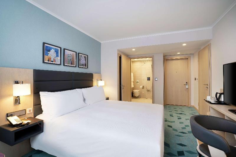 Standard Room King Bed Adapted for people with reduced mobility