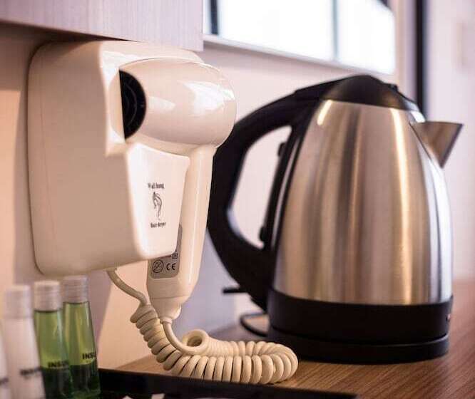 غرفة ديلوكس, Insuna