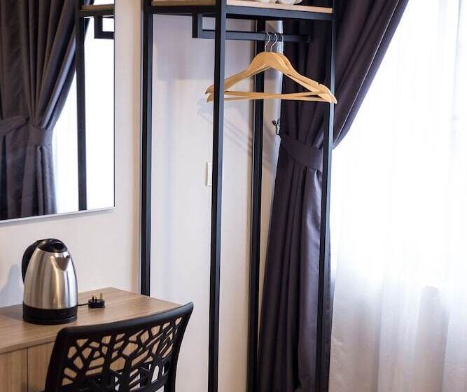 غرفة ديلوكس, Insuna