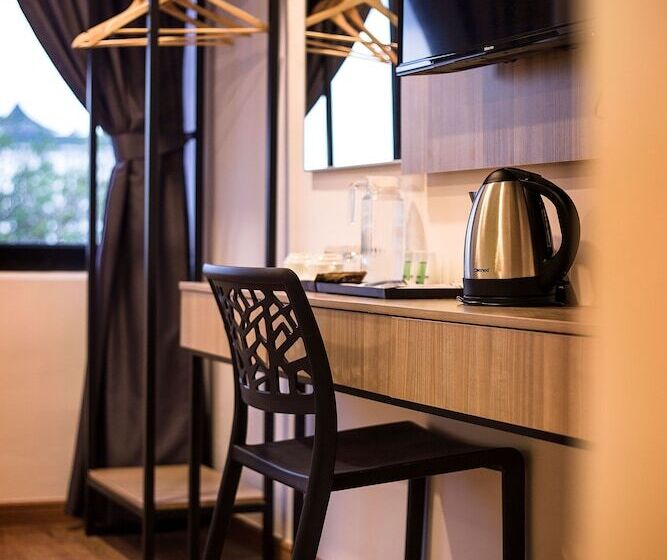 غرفة ديلوكس, Insuna