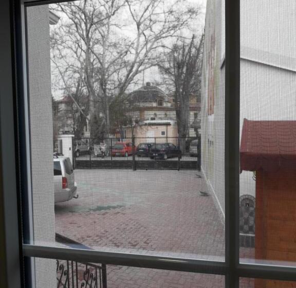 اتاق لوکس, Red House