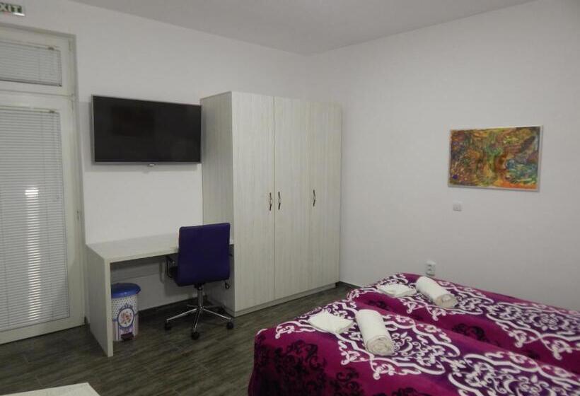 اتاق لوکس, Red House