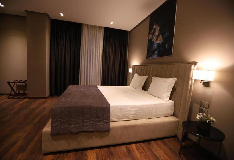 Четырехместный Номер Стандарт с Балконом, Supreme