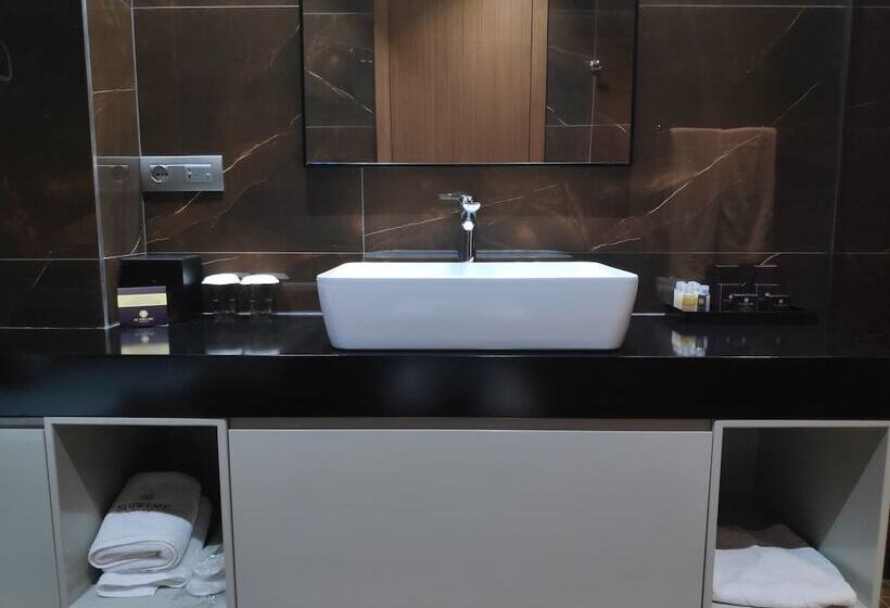 Номер Стандарт, Supreme