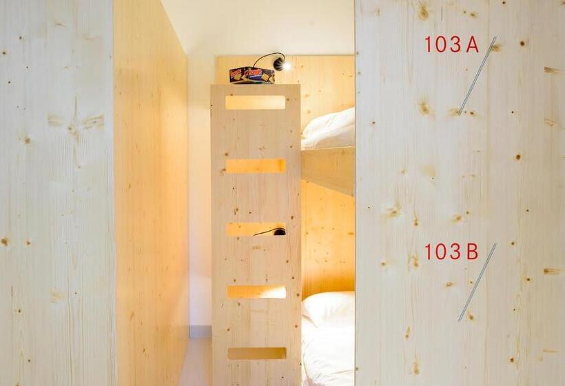 Кровать в Общей Комнате, The Green Elephant Hostel & Spa