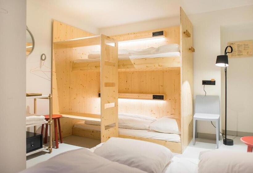 اتاق استاندارد چهارنفره با سرویس بهداشتی مشترک, The Green Elephant Hostel & Spa