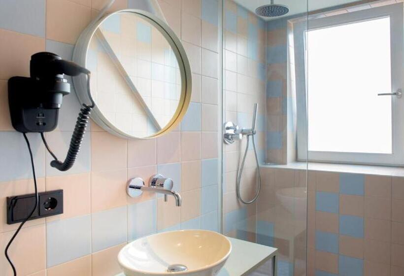 اتاق استاندارد چهار تخته, The Green Elephant Hostel & Spa