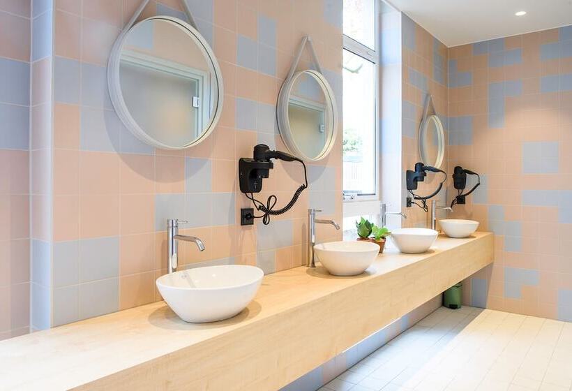 تختخواب در اتاق مشترک, The Green Elephant Hostel & Spa