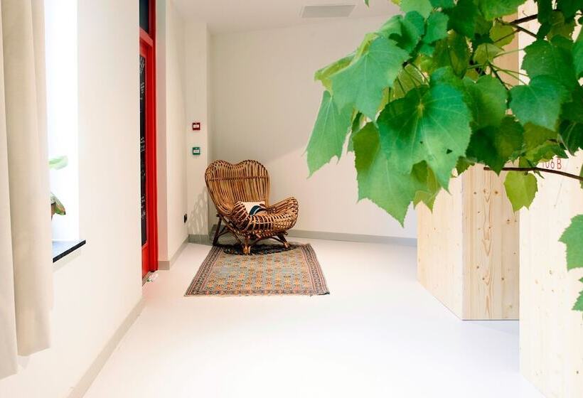 Кровать в Общей Комнате, The Green Elephant Hostel & Spa