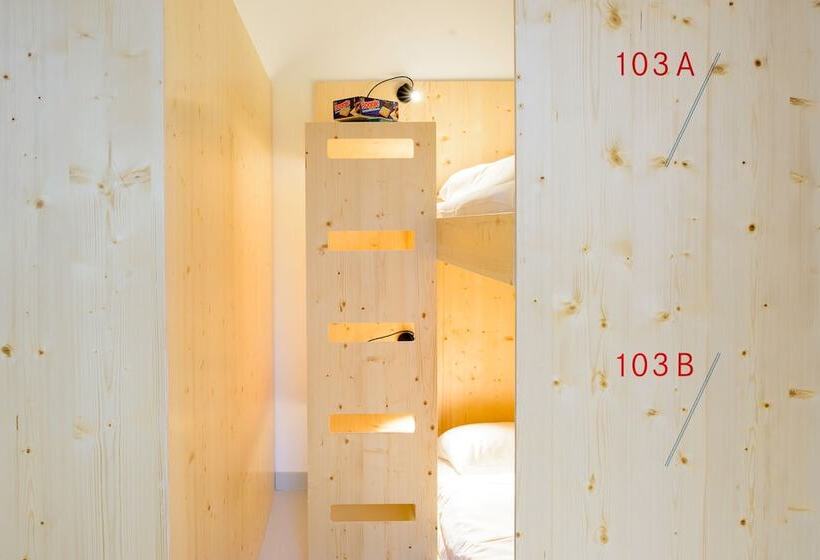 تختخواب در اتاق مشترک, The Green Elephant Hostel & Spa