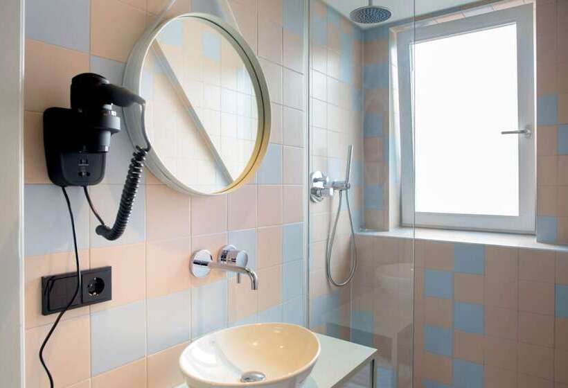 اتاق استاندارد چهار تخته, The Green Elephant Hostel & Spa