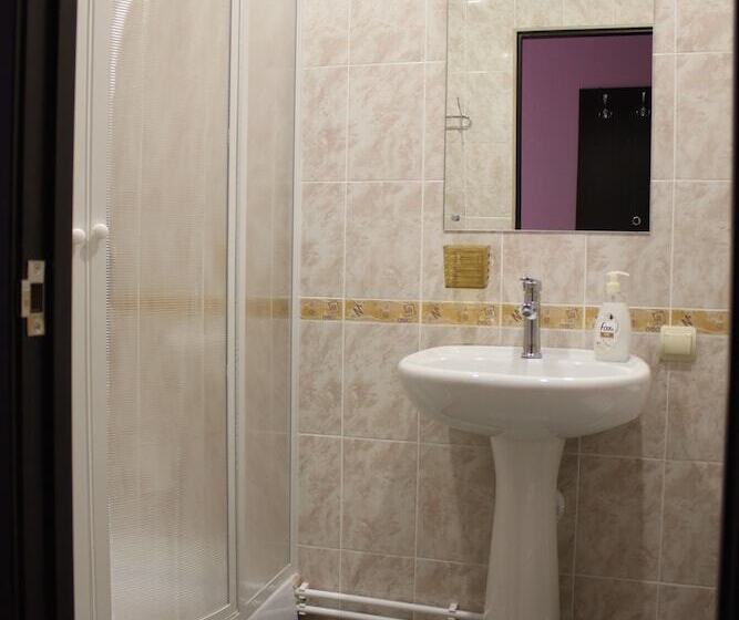 اتاق استاندارد, Oneginn