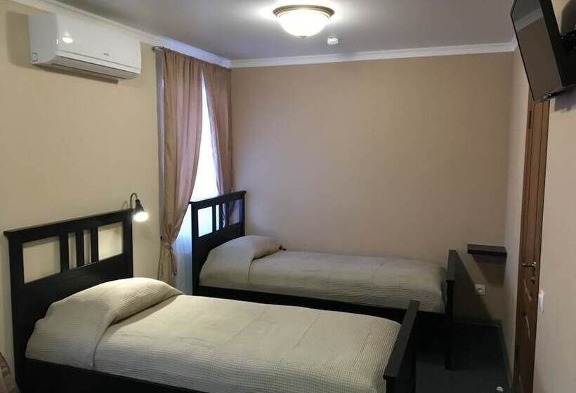 اتاق استاندارد سه نفره, Dmitrovgrad