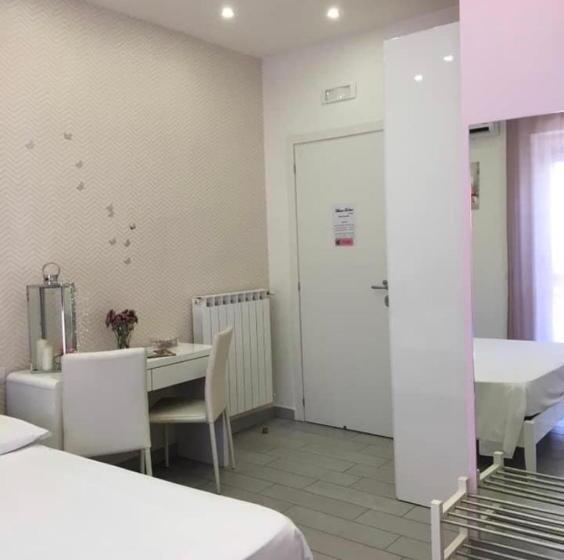 חדר סטנדרט לשלושה עם מרפסת, Maison De Luxe