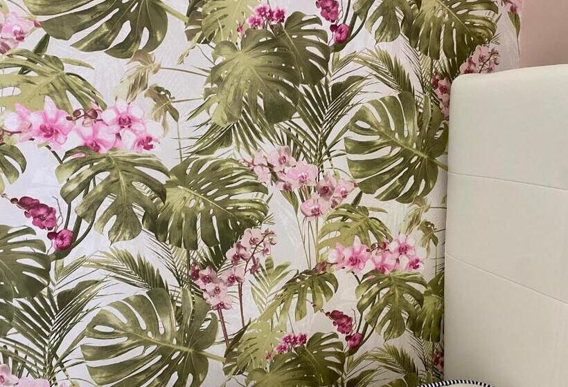 חדר סטנדרט לשלושה עם מרפסת, Maison De Luxe