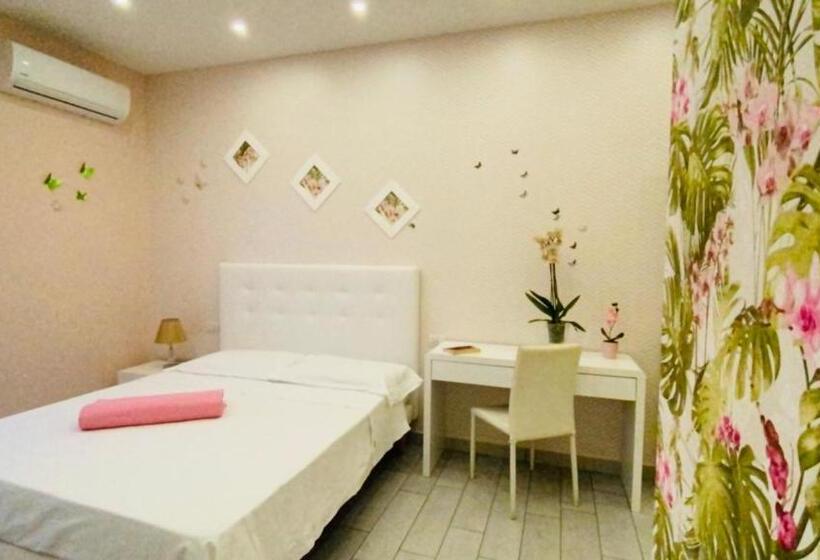 חדר סטנדרט לשלושה עם מרפסת, Maison De Luxe