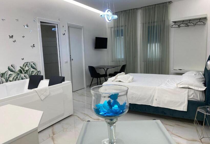 带按摩浴盆的套房, Maison De Luxe