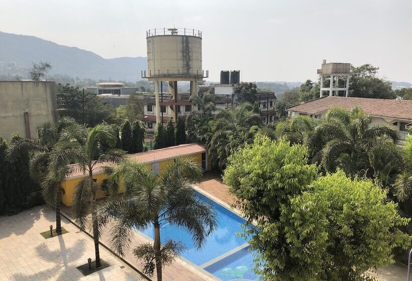 带特大床的标准间, Resort Silver Hills Lonavala