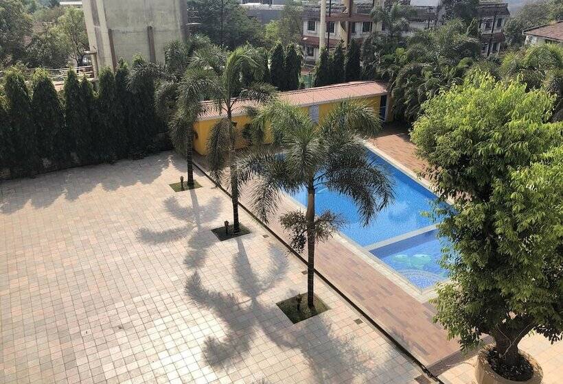 带特大床的标准间, Resort Silver Hills Lonavala