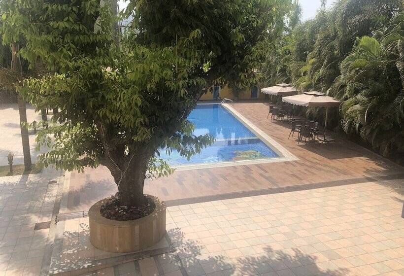 带特大床的标准间, Resort Silver Hills Lonavala