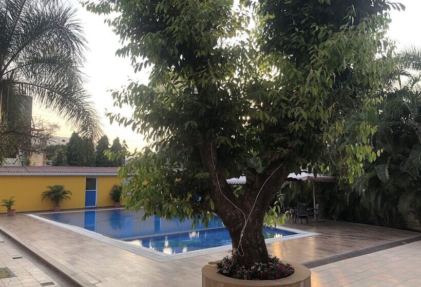 带特大床的标准间, Resort Silver Hills Lonavala