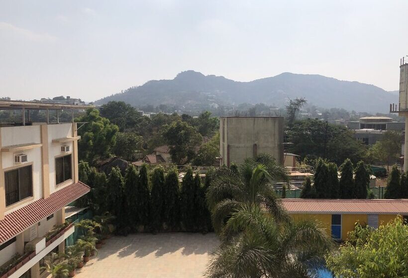 带特大床的标准间, Resort Silver Hills Lonavala