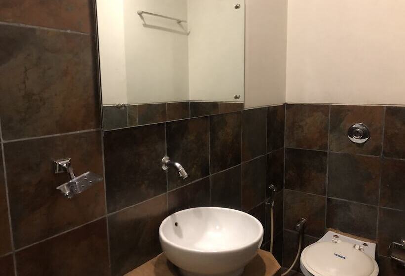 四人豪华间, Resort Silver Hills Lonavala