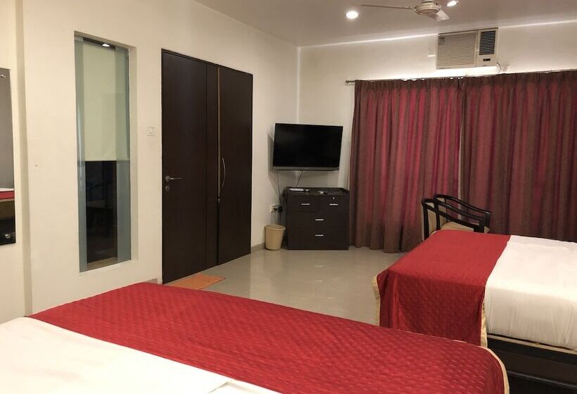 四人豪华间, Resort Silver Hills Lonavala