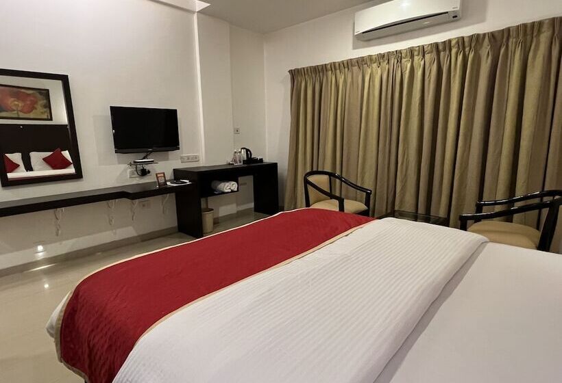 带特大床的标准间, Resort Silver Hills Lonavala