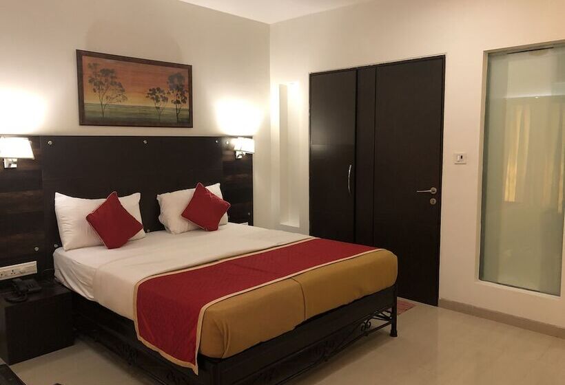带特大床的标准间, Resort Silver Hills Lonavala