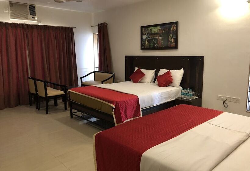 四人豪华间, Resort Silver Hills Lonavala