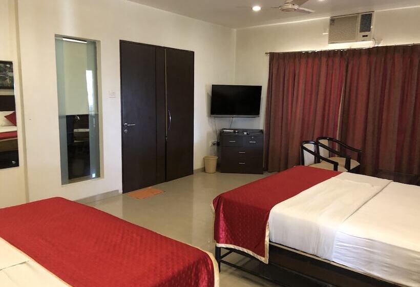 四人豪华间, Resort Silver Hills Lonavala