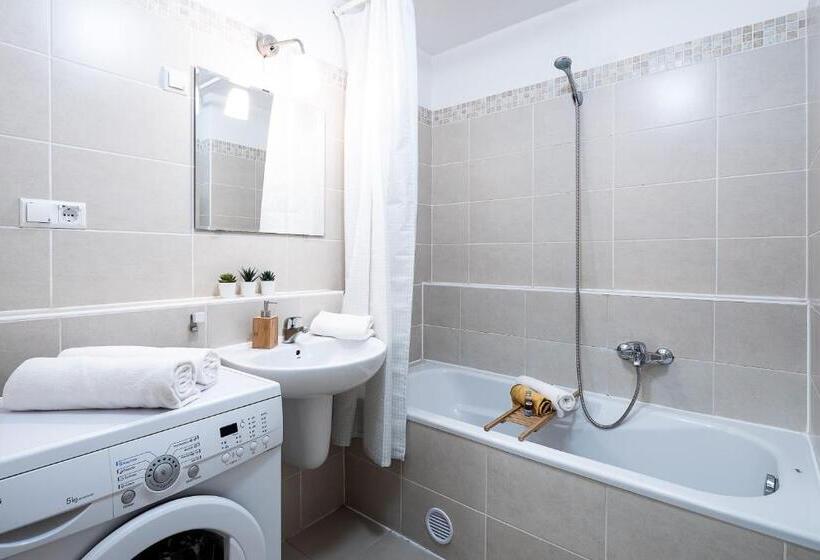 Superior-studio, Vagabond Downtown