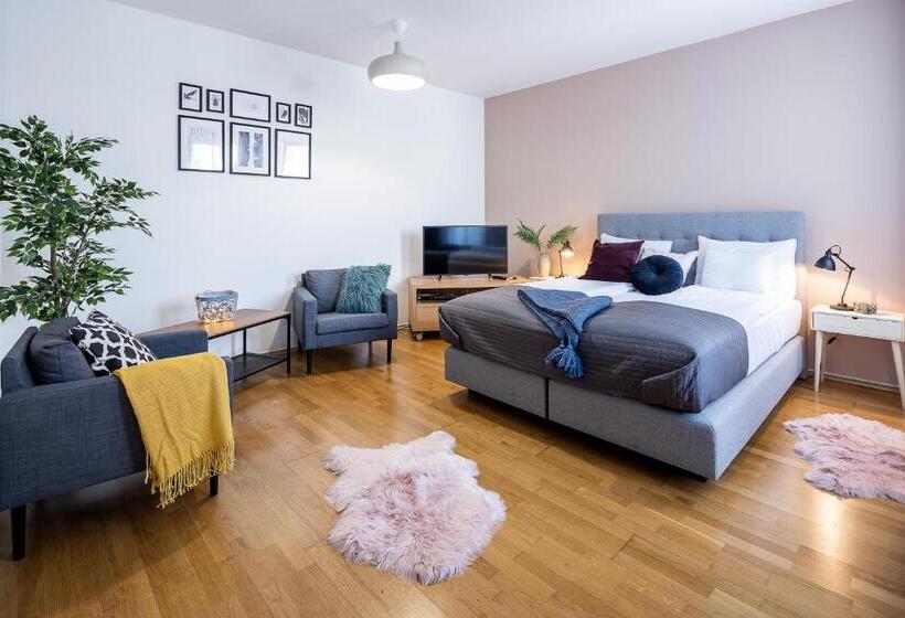 Superior-studio, Vagabond Downtown