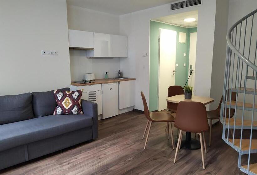 Standard-studio, Vagabond Downtown