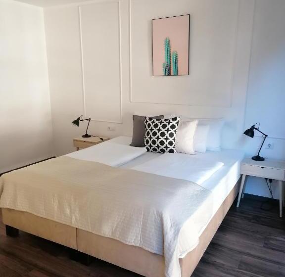 Standard-studio, Vagabond Downtown