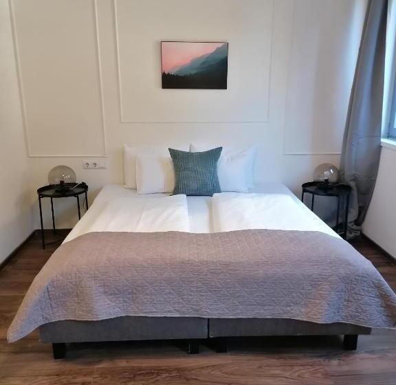 Standard-studio, Vagabond Downtown