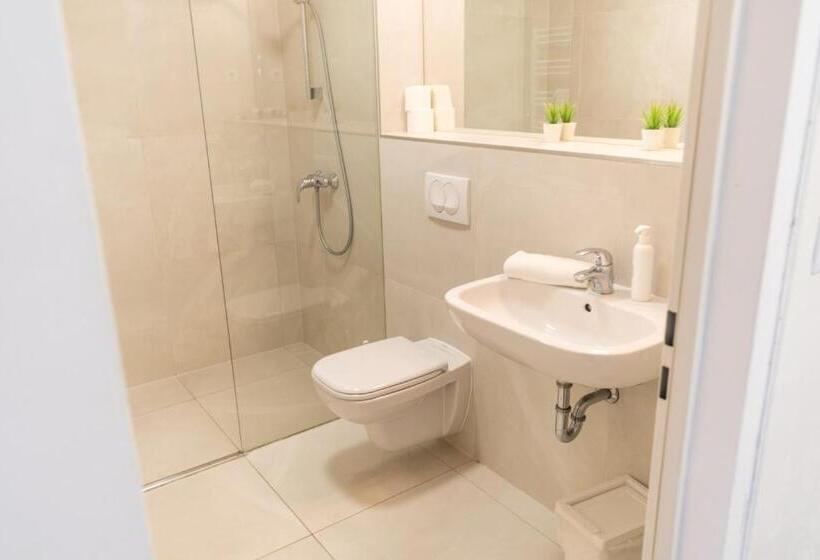 Standard-studio, Vagabond Downtown