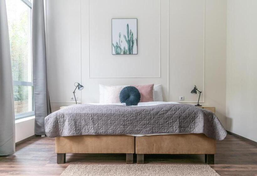 Standard-studio, Vagabond Downtown