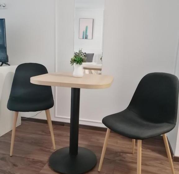 Standard-studio, Vagabond Downtown