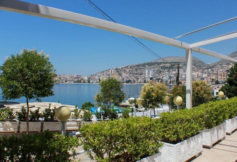 غرفة ديلوكس ثلاثية مطلة على البحر, Ms