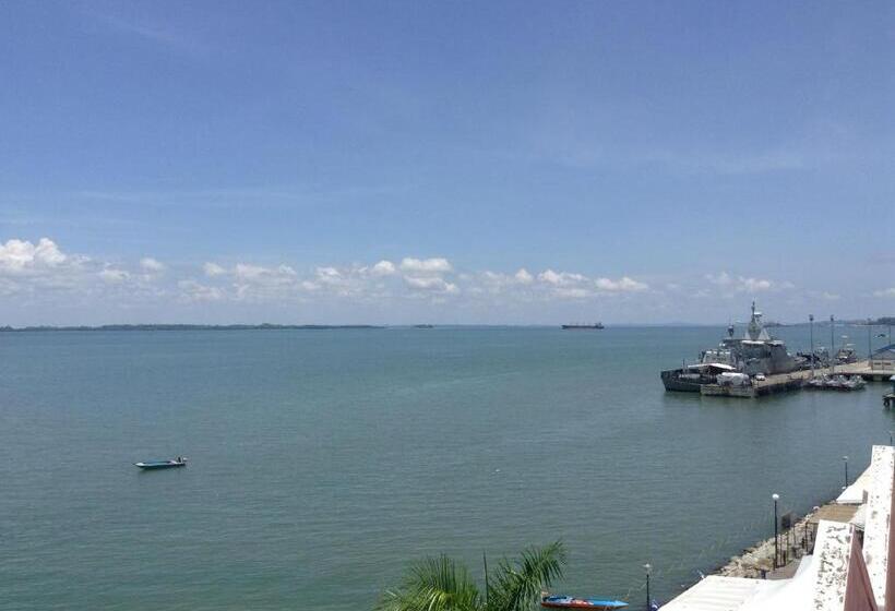 اتاق استاندارد با چشم‌انداز دریا, Sandakan Backpackers Hostel