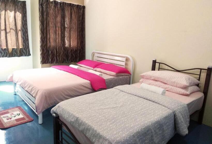 חדר סטנדרט לשלושה, Sandakan Backpackers Hostel