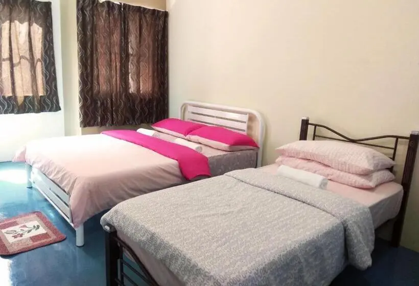 Standard Kolmen Hengen Huone, Sandakan Backpackers Hostel