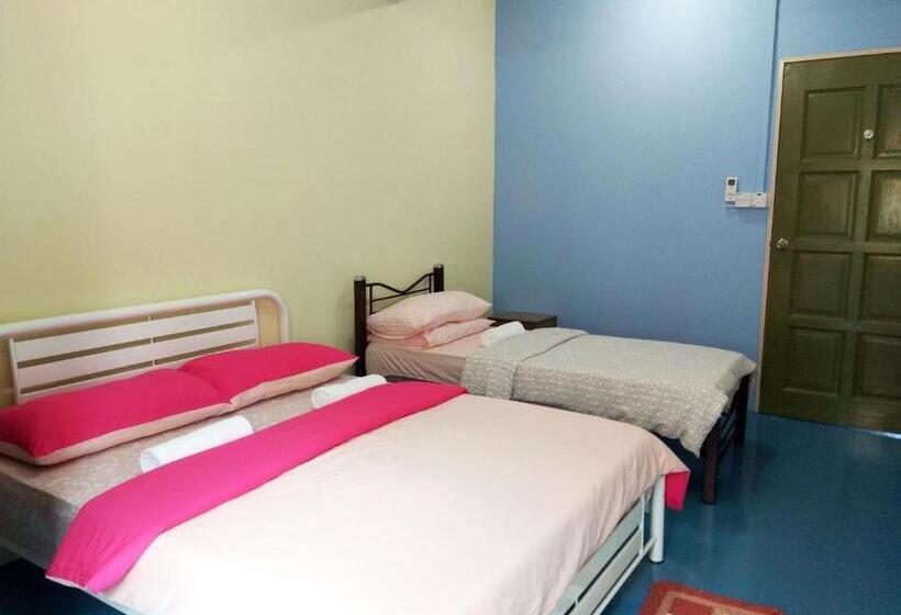 חדר סטנדרט לשלושה, Sandakan Backpackers Hostel