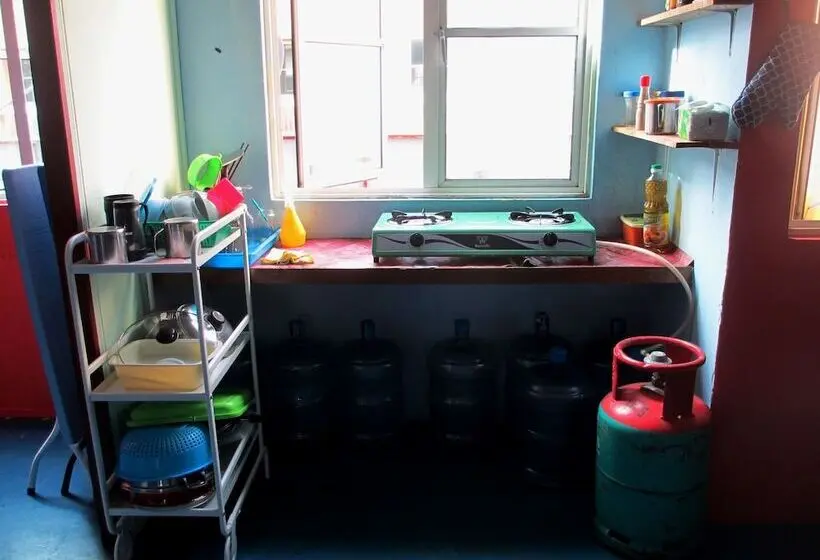 Perhehuone, Sandakan Backpackers Hostel
